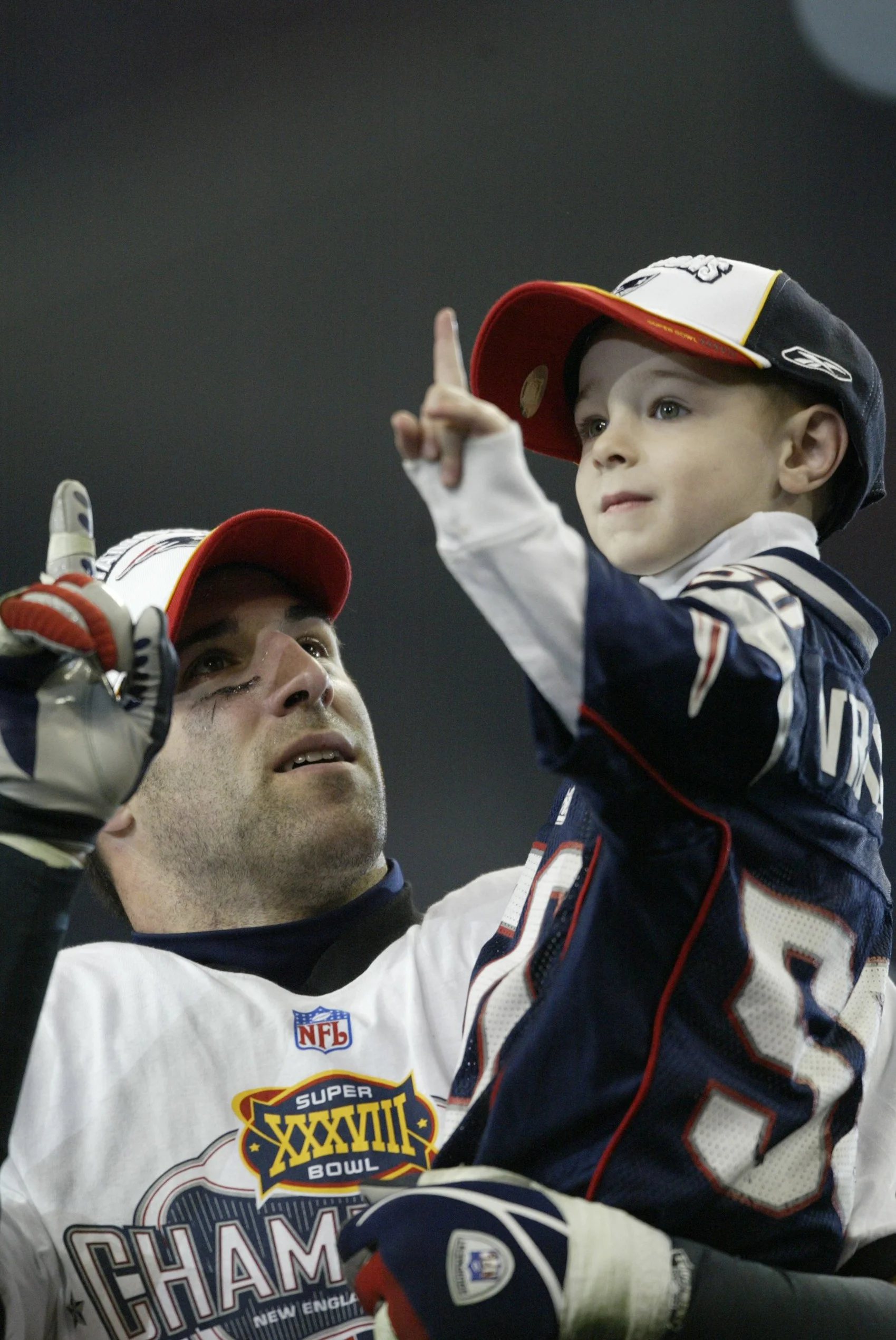 UNITED STATES - FEBRUARY 01: Football: Super Bowl XXXVIII, Closeup of New England Patriots Mike Vrabel and son Tyler victorious after game vs Carolina Panthers, Houston, TX 2/1/2004 (Photo by John Biever/Sports Illustrated via Getty Images) (SetNumber: X70032 TK4 R7 F20)