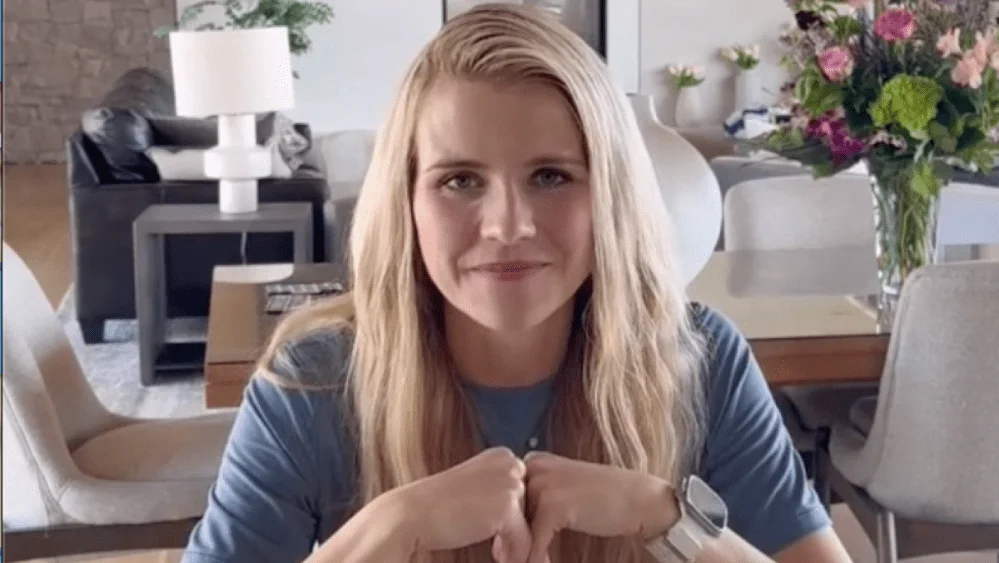 How Elizabeth Smart Is Still Helping Survivors With Bikini Bodybuilding Pics